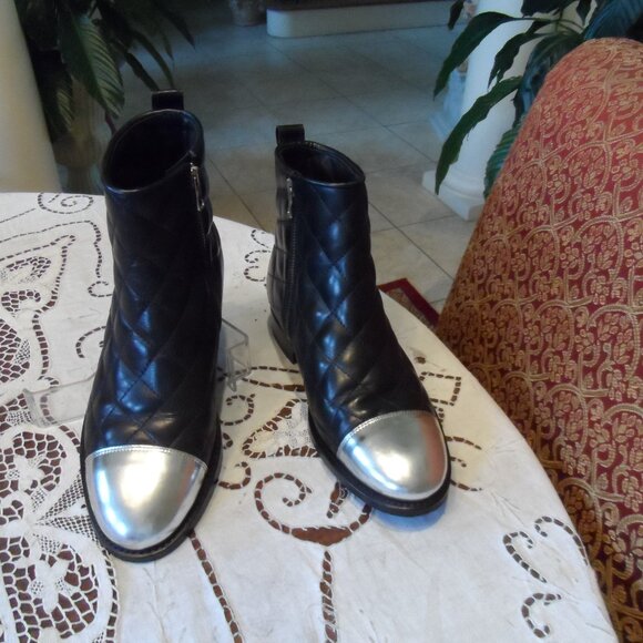 Balmain Black Calf Leather Quilted Ankle Boots w/Silver Cap Toe Size 39B - Picture 2 of 16